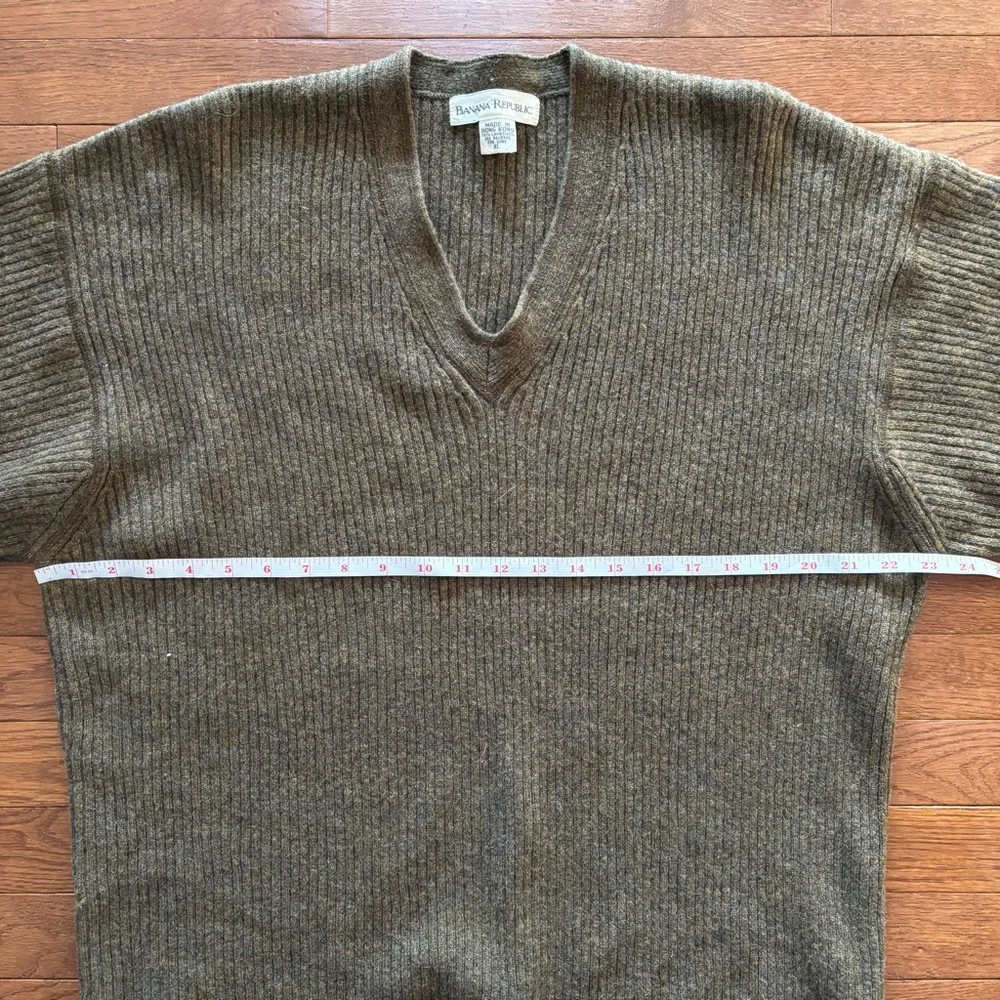 Banana Republic Green Lambswool Ribbed V-Neck Sweater